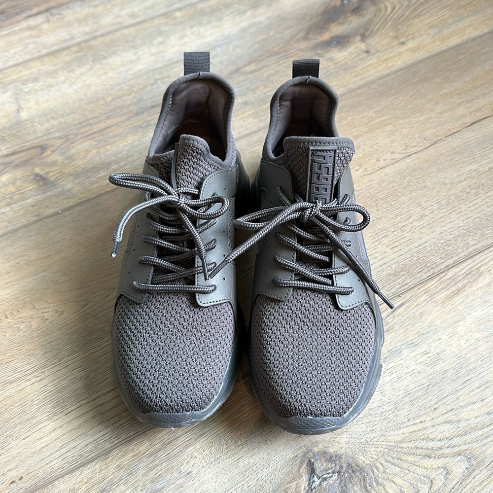STEVE MADDEN SNEAKERS!